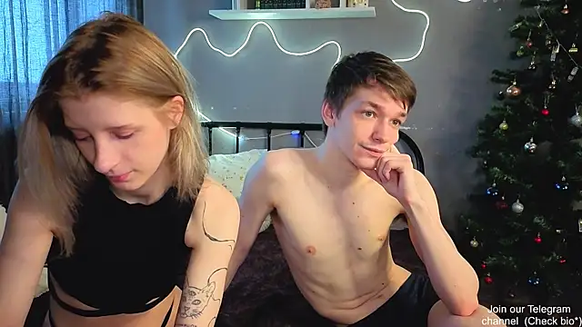 Snapshot of Lewis_and_Marta chatting on December 5, 11:41 am Lewis and Marta online show from December 5, 11:41 am