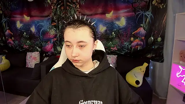 ClaraParks online show from April 13, 6:35 pm