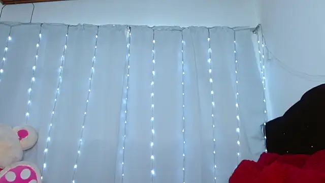 Charlothe Wright online show from April 17, 6:44 pm