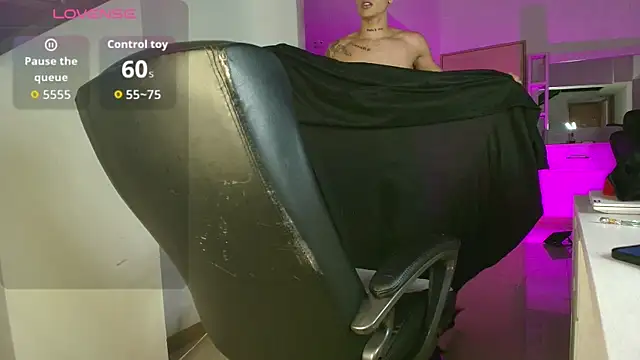 Snapshot of sebas_palacioo chatting on October 10, 5:17 am sebas palacioo online show from October 10, 5:17 am