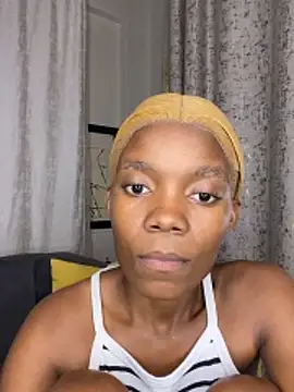 prettydollyy online show from March 25, 8:15 pm