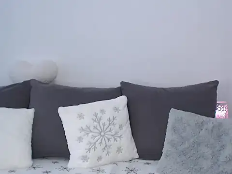 Snapshot of RoxanneLiss chatting on December 14, 12:43 pm RoxanneLiss online show from December 14, 12:43 pm