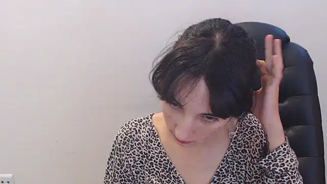 Snapshot of Marri-Stella chatting on November 18, 9:14 am Marri-Stella online show from November 18, 9:14 am