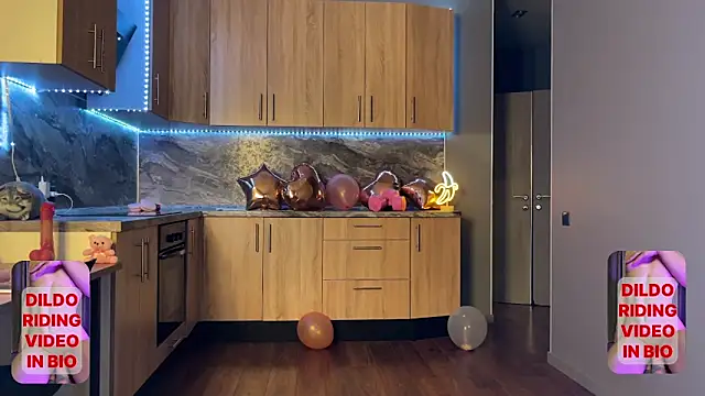 miss ssaki online show from April 16, 2:29 pm