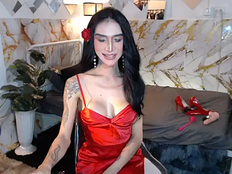 Snapshot of redhotties chatting on April 21, 8:23 pm redhotties online show from April 21, 8:23 pm