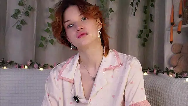 Snapshot of BlytheBenny chatting on November 4, 12:10 am BlytheBenny online show from November 4, 12:10 am