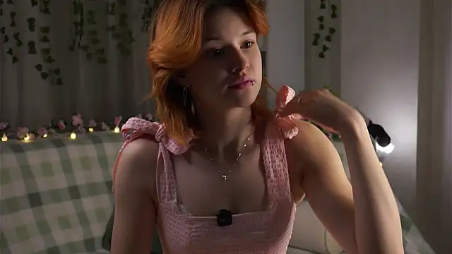 Snapshot of BlytheBenny chatting on November 9, 12:20 am BlytheBenny online show from November 9, 12:20 am