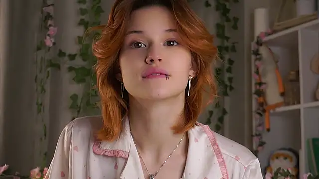 Snapshot of BlytheBenny chatting on November 11, 12:32 am BlytheBenny online show from November 11, 12:32 am