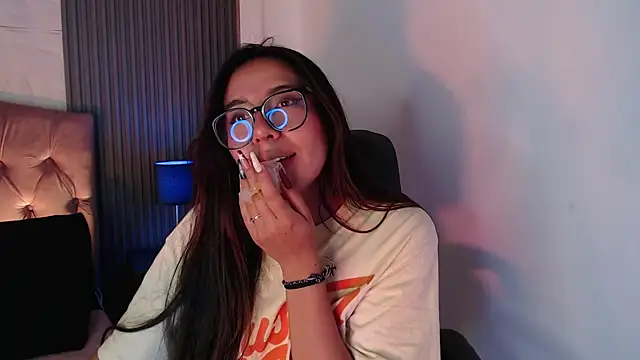 Snapshot of Bonnali_lune chatting on November 1, 10:01 pm Bonnali lune online show from November 1, 10:01 pm