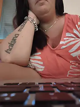 Snapshot of LaReginaNera chatting on June 16, 6:43 pm LaReginaNera online show from June 16, 6:43 pm