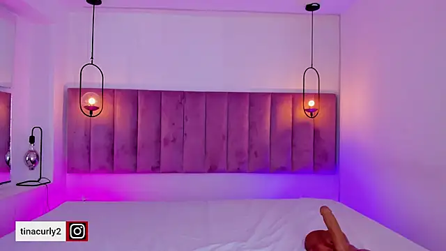 Snapshot of Tina_curly chatting on September 30, 3:33 am Tina curly online show from September 30, 3:33 am