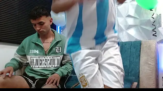 Snapshot of Isaac_tan chatting on September 12, 8:03 am Isaac tan online show from September 12, 8:03 am