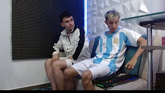 Snapshot of Isaac_tan chatting on September 21, 3:08 am Isaac tan online show from September 21, 3:08 am