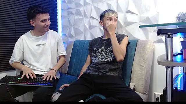 Snapshot of Isaac_tan chatting on September 22, 12:45 am Isaac tan online show from September 22, 12:45 am