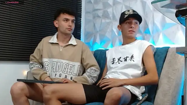 Snapshot of Isaac_tan chatting on December 15, 3:00 am Isaac tan online show from December 15, 3:00 am