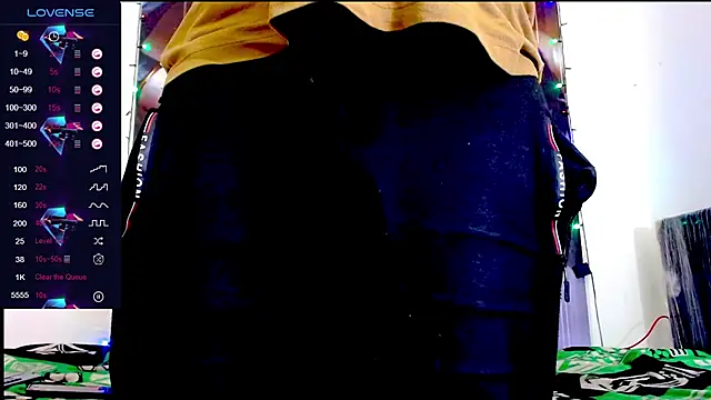 Snapshot of smith_hot29 chatting on December 4, 5:06 am smith hot29 online show from December 4, 5:06 am