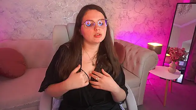 SophieDreamss online show from November 10, 3:00 pm