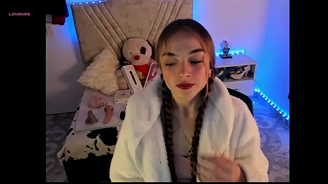 Mia Victoria22 online show from April 18, 2:26 am