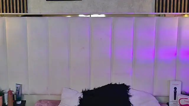 Snapshot of ChloeJoness_ chatting on November 21, 8:40 pm ChloeJoness online show from November 21, 8:40 pm