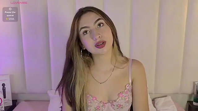 Snapshot of ChloeJoness_ chatting on November 27, 8:55 pm ChloeJoness online show from November 27, 8:55 pm