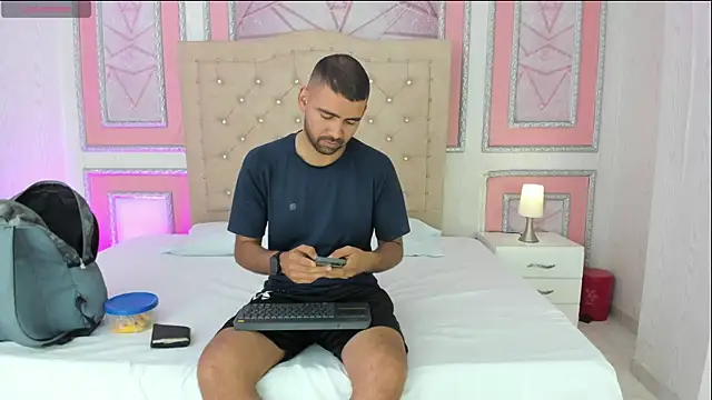 Snapshot of magnus_serket chatting on May 28, 12:13 pm magnus serket online show from May 28, 12:13 pm