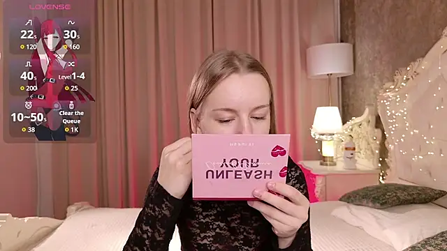 Snapshot of Lucy_Shaw chatting on November 6, 8:26 am Lucy Shaw online show from November 6, 8:26 am