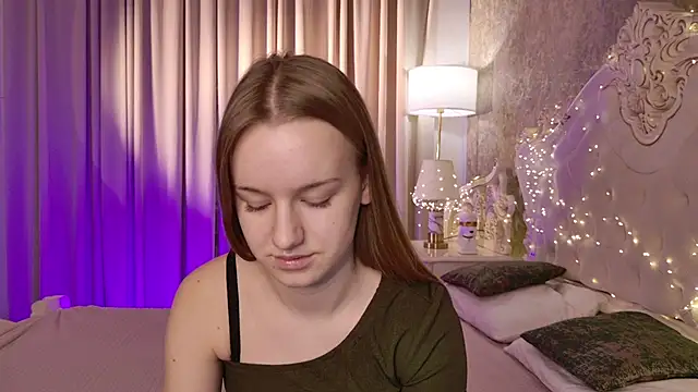 Snapshot of Lucy_Shaw chatting on November 22, 6:34 am Lucy Shaw online show from November 22, 6:34 am