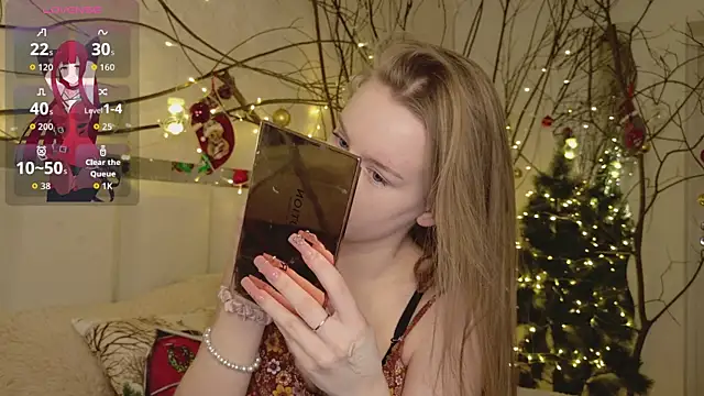 Snapshot of Lucy_Shaw chatting on December 18, 9:15 am Lucy Shaw online show from December 18, 9:15 am