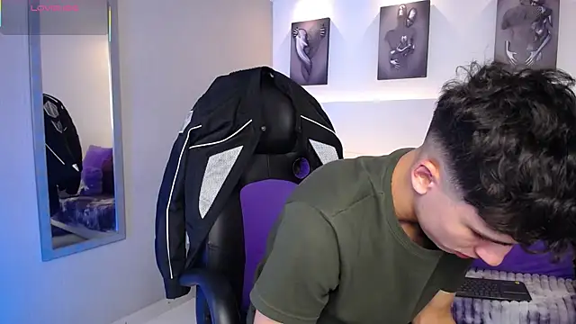 AdrianRinaldi online show from October 3, 7:44 pm