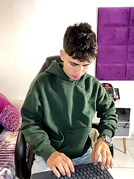 AdrianRinaldi online show from October 22, 7:35 pm