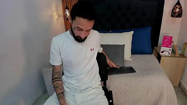 Hisoka 011 online show from April 17, 7:39 pm