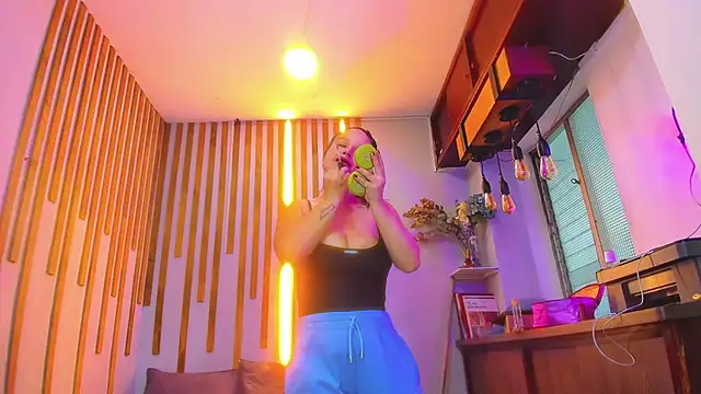 Jennifer Vega1 online show from November 15, 9:50 am