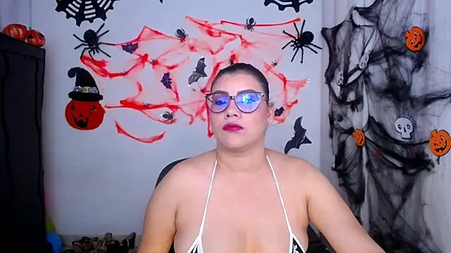 Snapshot of ValeriaHairy chatting on October 11, 6:12 am ValeriaHairy online show from October 11, 6:12 am