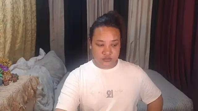 Hotcum ella online show from March 18, 1:31 am