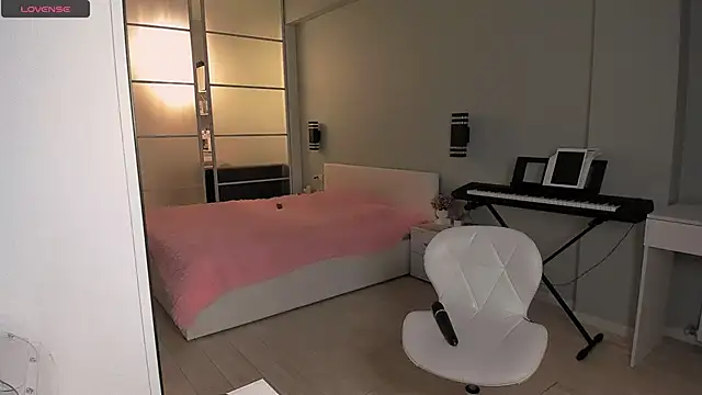 Snapshot of LolaVexx chatting on September 23, 3:59 pm LolaVexx online show from September 23, 3:59 pm