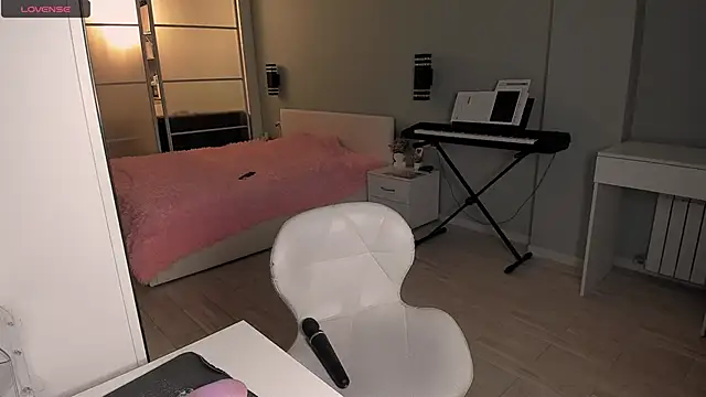 Snapshot of LolaVexx chatting on October 23, 4:06 pm LolaVexx online show from October 23, 4:06 pm