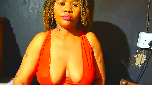 Snapshot of Augustine-Blooomxx chatting on November 6, 11:11 am Augustine-Blooomxx online show from November 6, 11:11 am