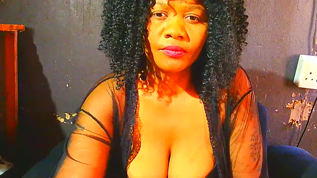 Snapshot of Augustine-Blooomxx chatting on November 13, 6:12 am Augustine-Blooomxx online show from November 13, 6:12 am