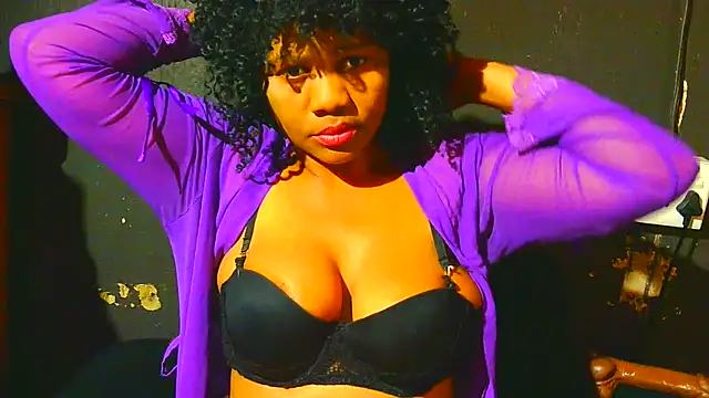 Snapshot of Augustine-Blooomxx chatting on November 13, 9:14 pm Augustine-Blooomxx online show from November 13, 9:14 pm