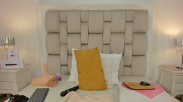 Snapshot of frehia_dimou chatting on October 11, 3:32 pm frehia dimou online show from October 11, 3:32 pm