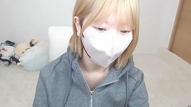 Snapshot of yuna_rin chatting on February 15, 4:20 am yuna rin online show from February 15, 4:20 am