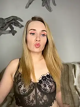 KiraBerht online show from March 26, 4:45 pm