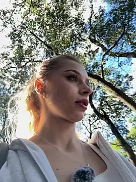 BabyAnais online show from September 18, 2:30 pm