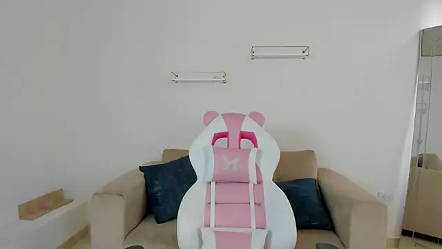 april smiith online show from November 6, 12:17 pm