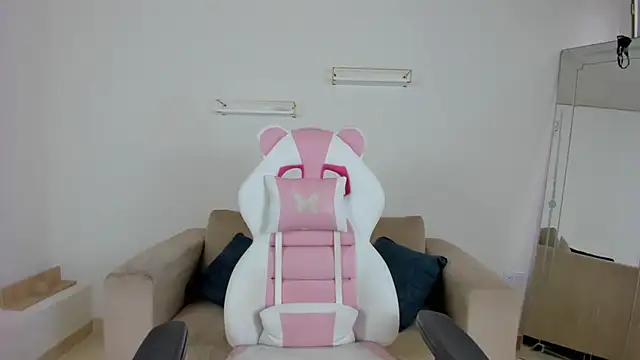 april smiith online show from November 28, 12:19 pm