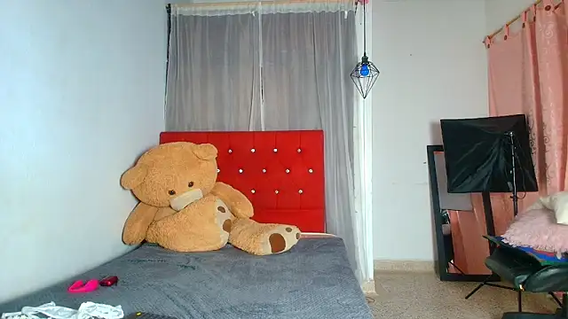 Snapshot of naomi_campbel_ chatting on September 23, 8:34 pm naomi campbel online show from September 23, 8:34 pm
