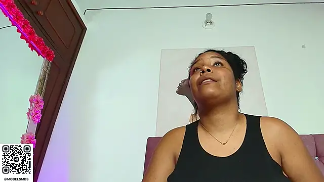 naomi campbel  online show from November 6, 9:15 pm