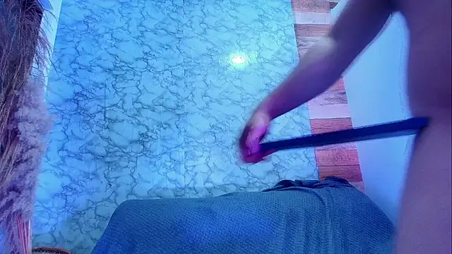 naomi campbel  online show from February 21, 8:32 pm