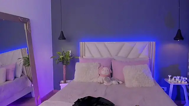 NaishaFord 1 online show from April 8, 3:28 am