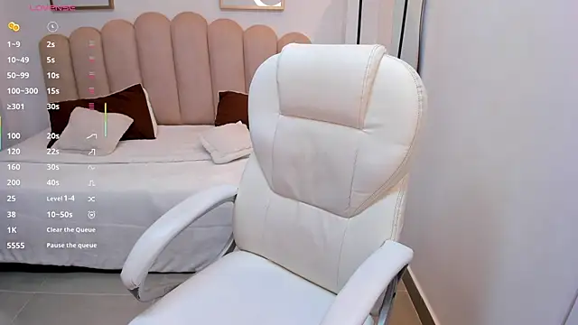 Karliie kloss  online show from November 17, 3:34 am